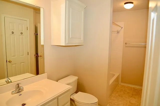 138 Chestnut Ct — Photo 24