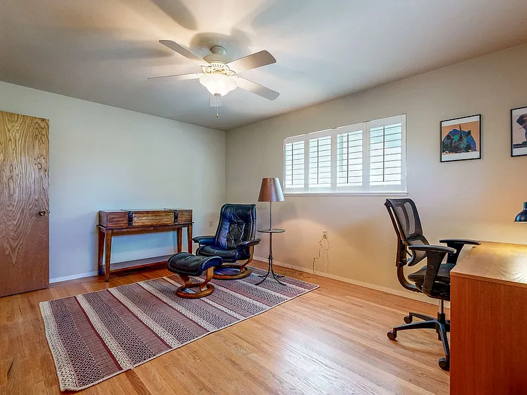 4560 Sullivan Ct — Photo 37