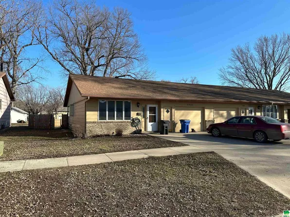 1017 5th Ave, Sheldon, IA 51201
