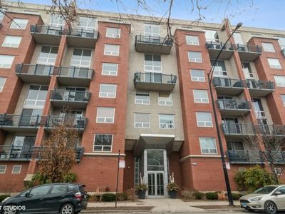 1100 W Montrose Ave APT 404, Chicago, IL, 60613