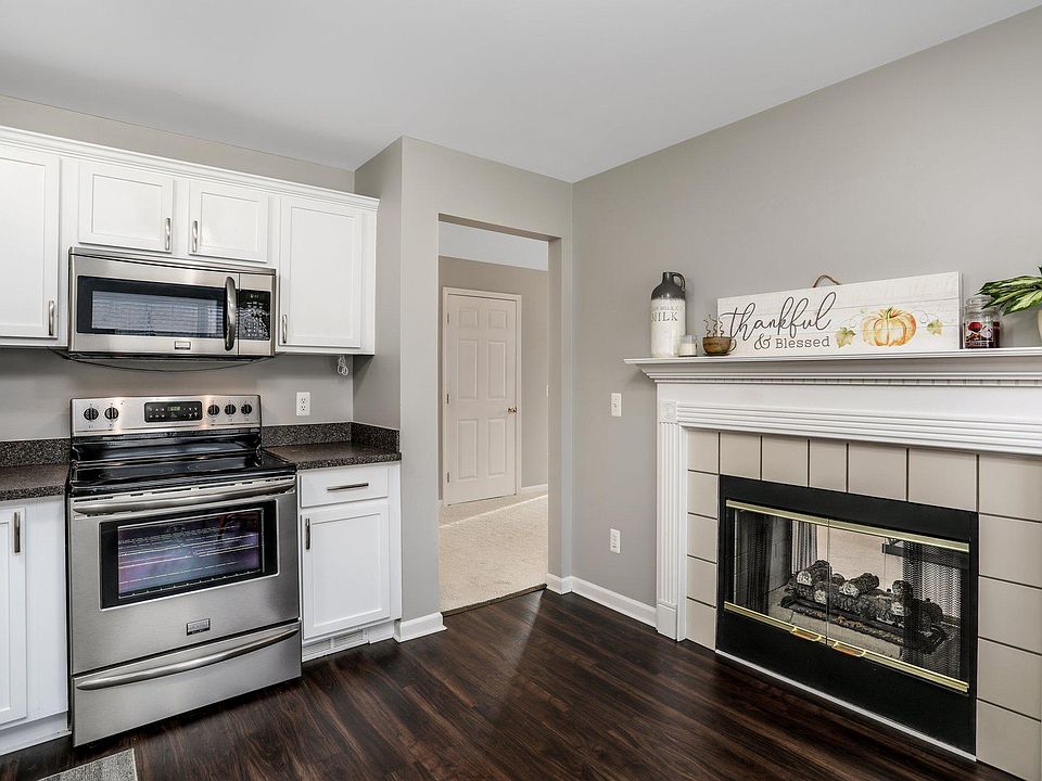 1st image of 44333 Lakepointe Dr