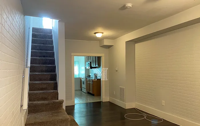 799 N Glover St — Photo 3