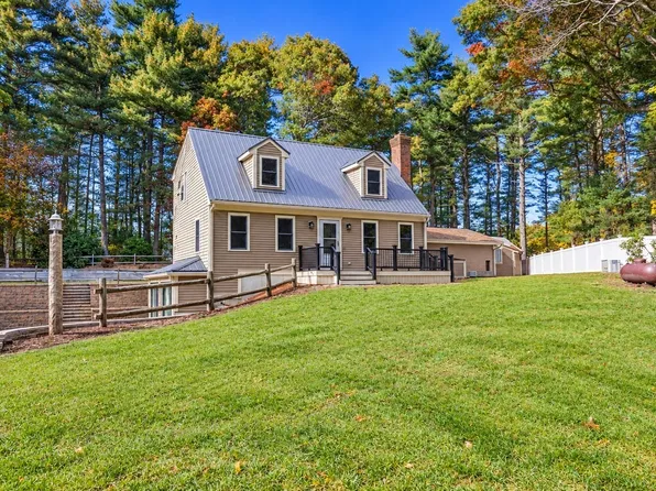 9 Pleasant St, Carver, MA 02330