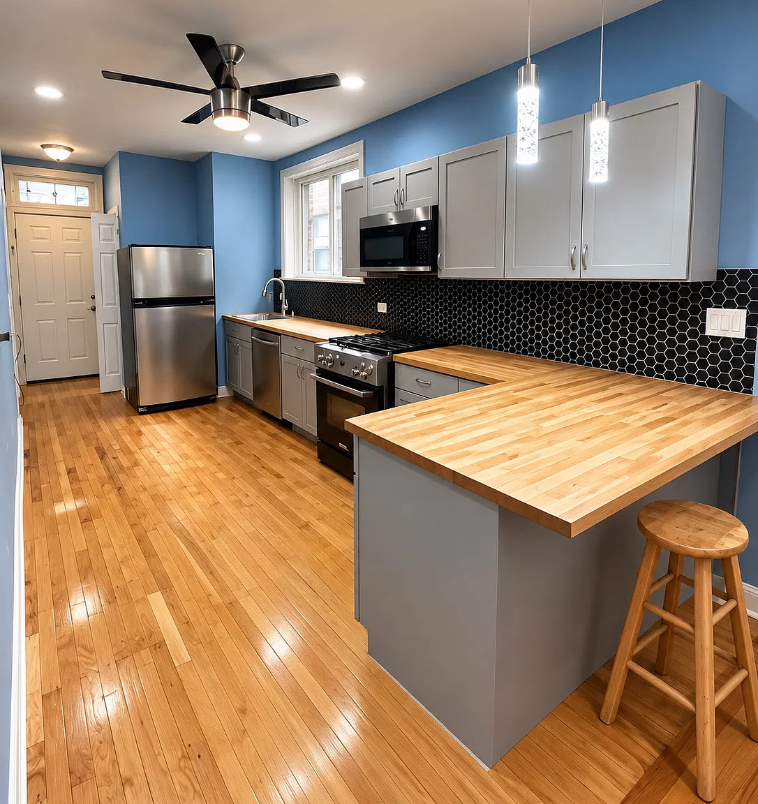 3 bed, 1250 sqft, $2,195 — Photo 1