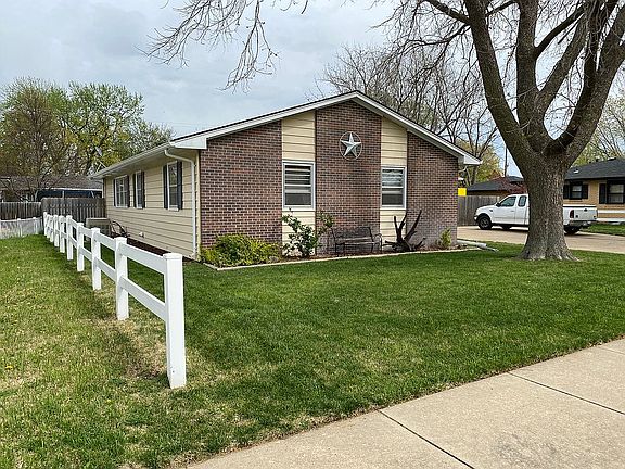2nd image of 2263 Quincy St