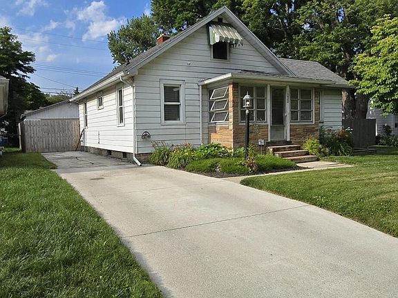 3rd image of 1922 Southmoor Dr