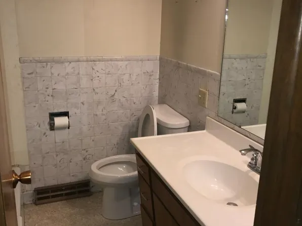 3811 Lakeview Ln, Columbus, NE 68601