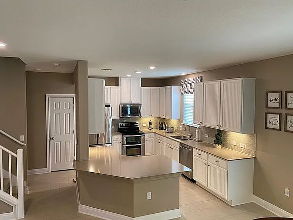 4th image of 9118 Golden Leaf Dr #9118