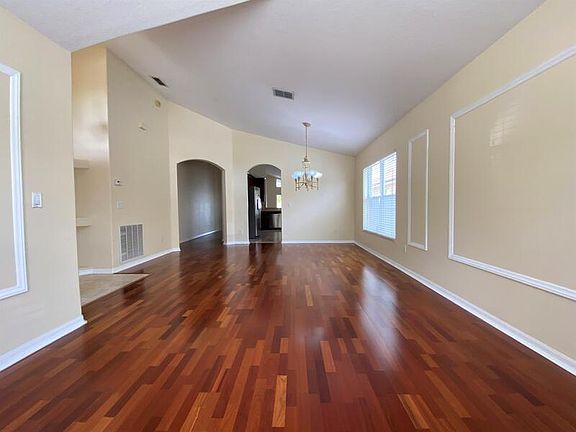 3rd image of 10033 Silmarien St
