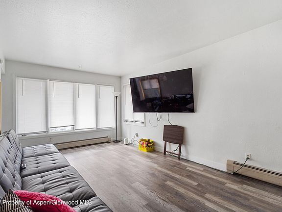 5th image of 1165 Park Ave