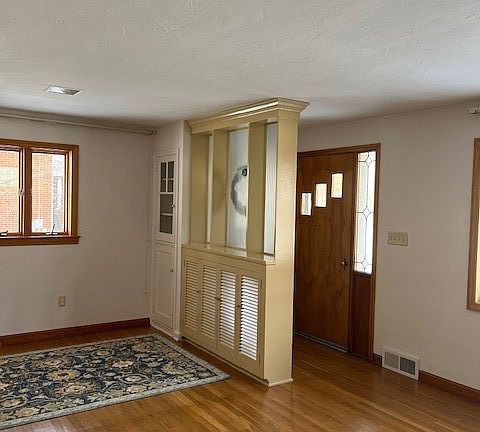 5th image of 907 Jefferson Dr