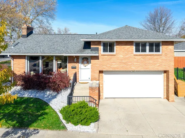 1001 6th St NW, Grand Rapids, MI 49504
