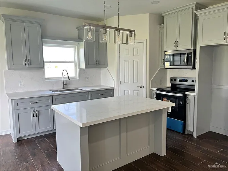 3125 Fairway Dr — Photo 3