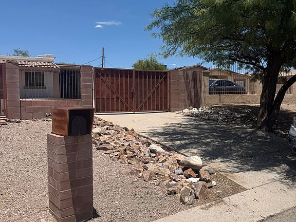 2nd image of 1838 W Calle Del Arroyito