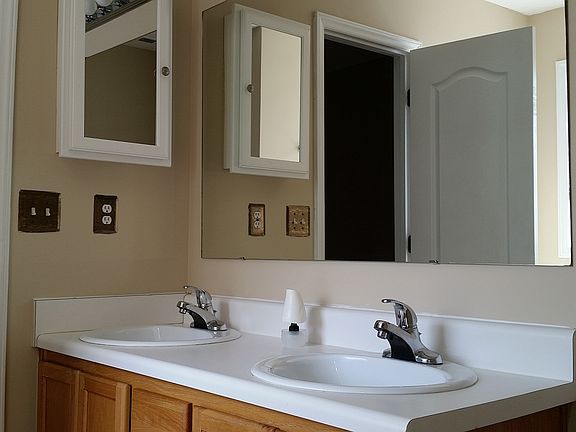 5th image of 311 Hawthorn Dr