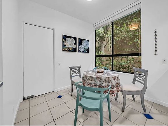 4th image of 814 Amherst Ave #230