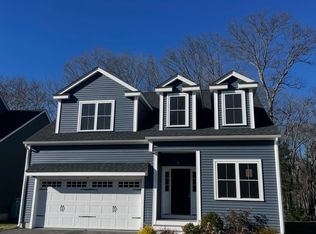 27 Kodiak Ln #27, Milford, MA 01757