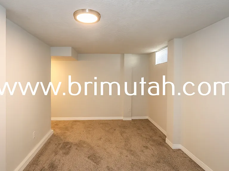 1105 E Laird Ave — Photo 12