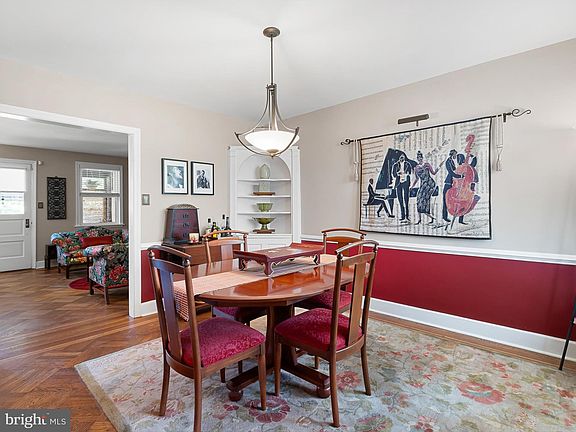 5th image of 700 W 31st St