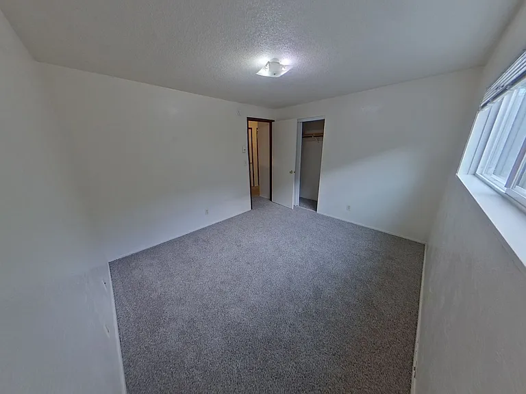 710 E 15th Aly — Photo 13
