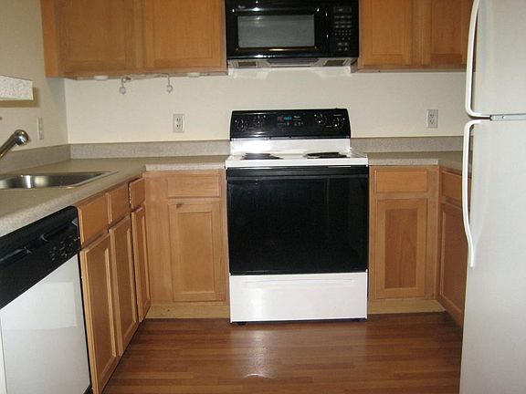 5th image of 211 Central St APT A205