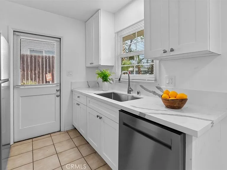 529 W Blaine St — Photo 9