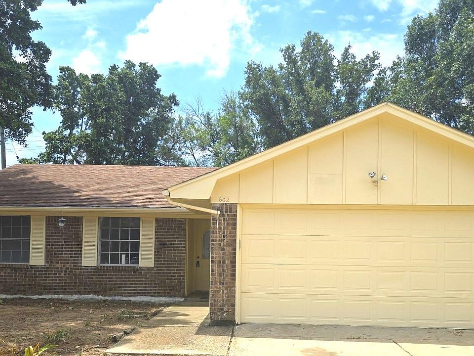 1st image of 602 Dewberry Dr
