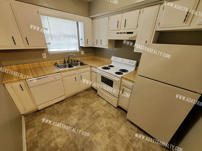 809 N Washington St — Photo 5