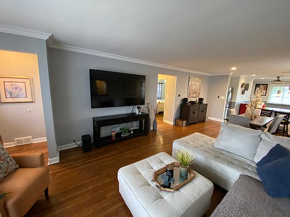3rd image of 751 Worchester Ave
