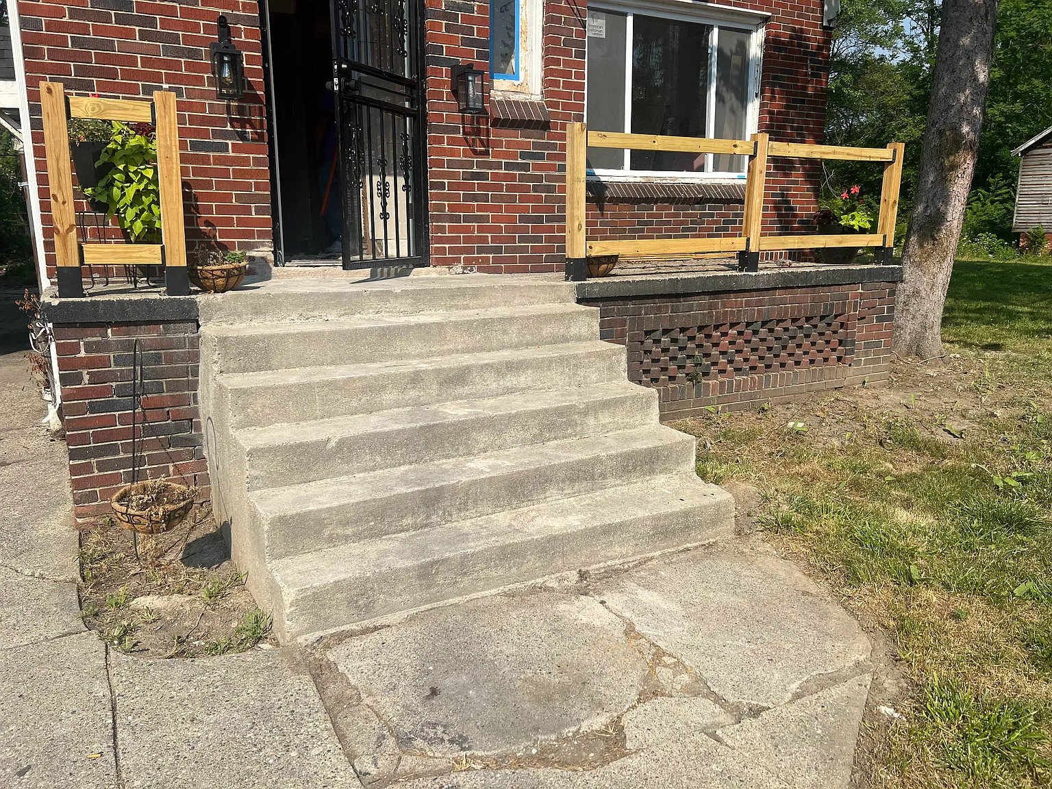 4 bed, 1968 sqft, $750 — Photo 1