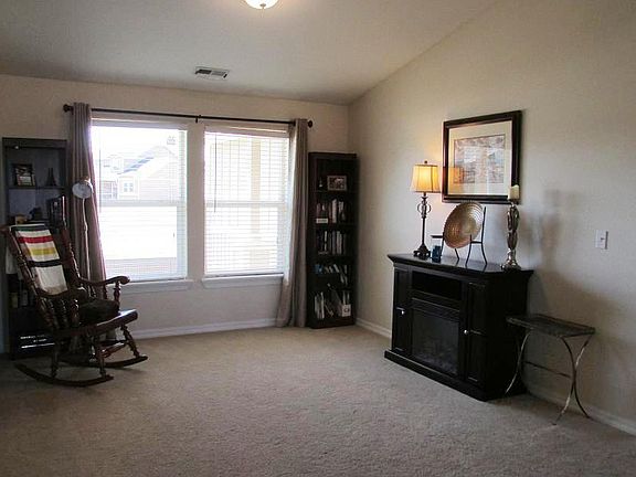 4th image of 625 N Mississippi Dr