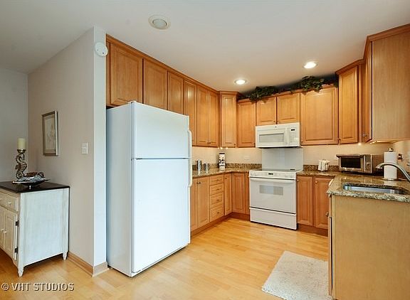 3rd image of 1030 N Timberlea Dr