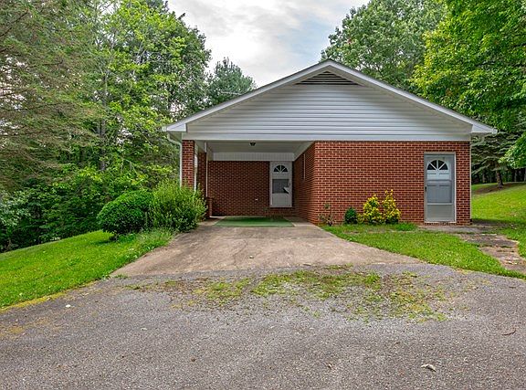 3rd image of 132 Dogwood Ln