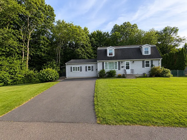 38 Stanley Pl — Photo 1