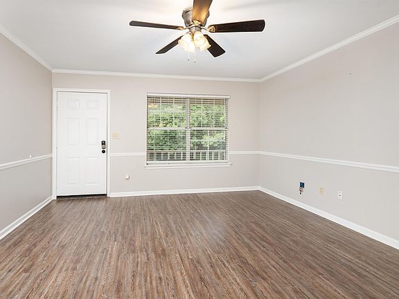 4th image of 1813 Hackberry Ln APT 10