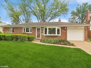 211 S Bobby Ln, Mount Prospect, IL 60056