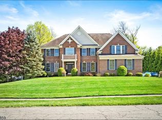 3 Setting Sun Dr, Washington Twp, NJ 07840