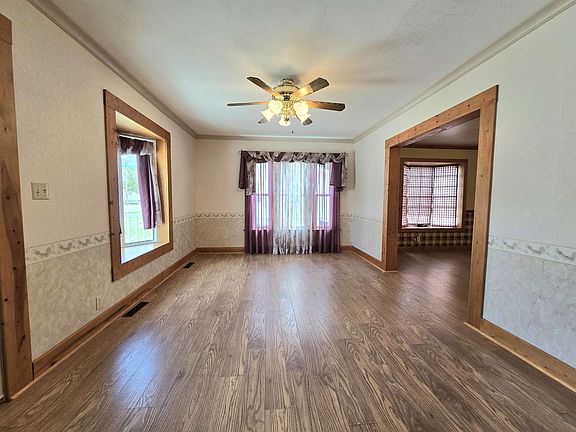2nd image of 513 W 6th St