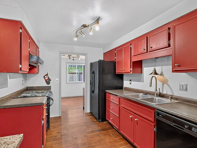 5751 SW 204th Pl — Photo 10
