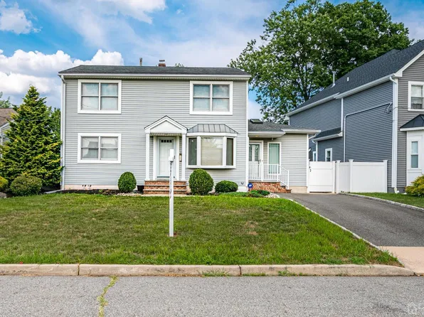 102 Schuyler Dr, Edison, NJ 08817