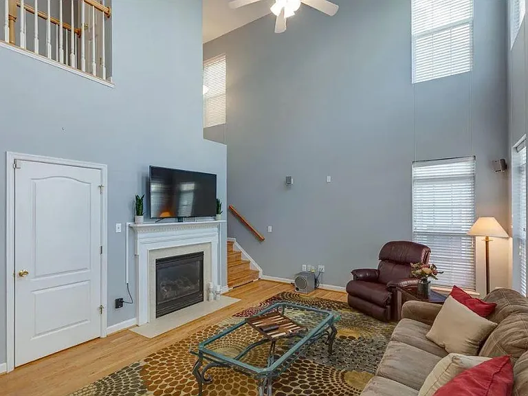 7507 Lindberg Dr — Photo 9