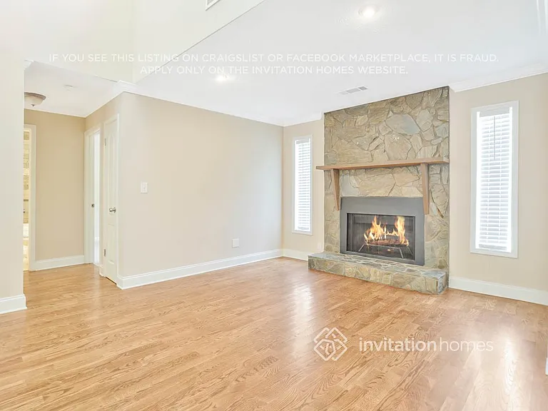 327 Mackinac Holw — Photo 3