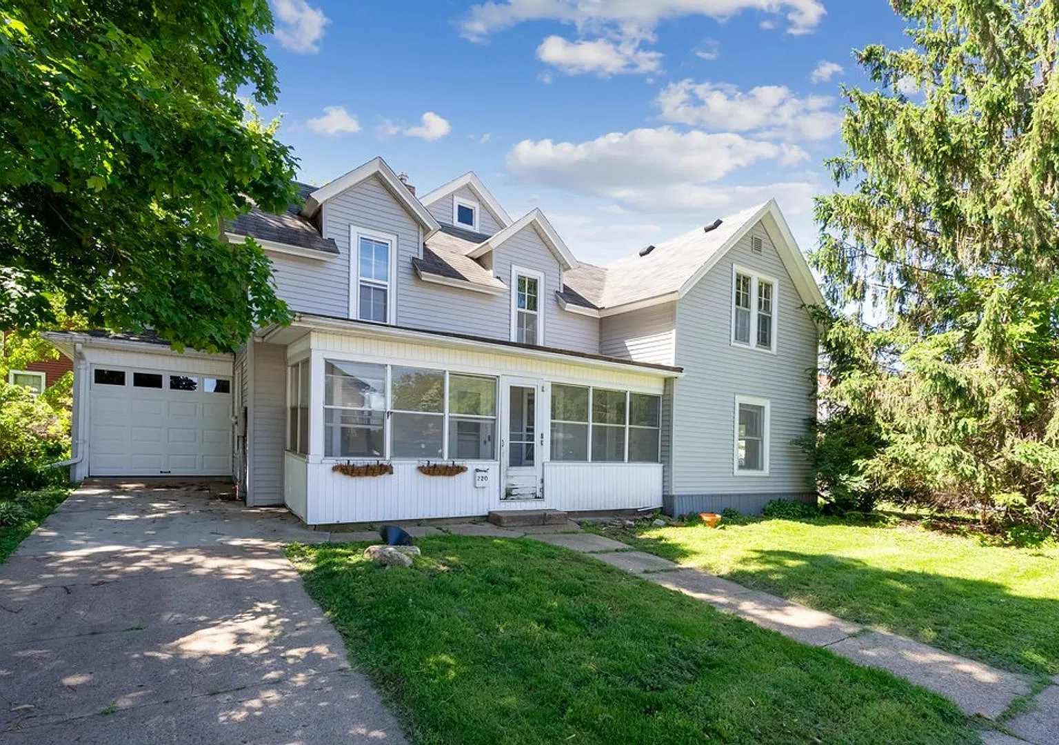 220 W 9th St - Cedar Falls — Photo 4