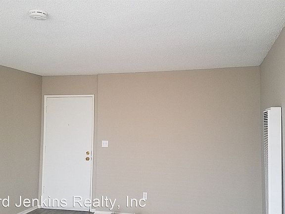 3rd image of 2701 Curtis Ave #B
