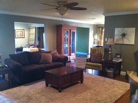 3rd image of 2744 Marilyn Ln