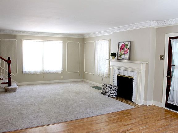 4th image of 320 E 15th Ave