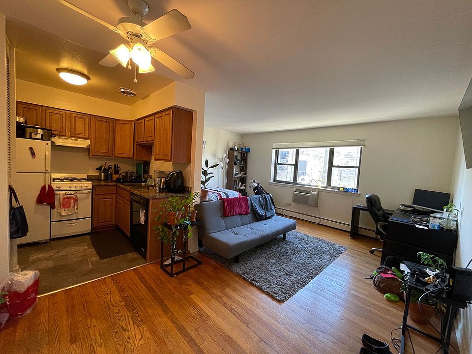 1st image of 3162 N Cambridge Ave #3160-406