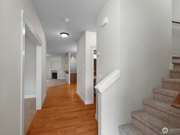 3rd image of 4437 McKinley Street NE