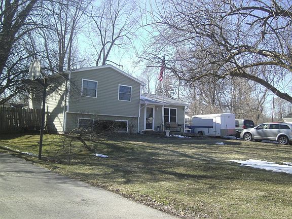 2nd image of 4825 Lakeborn Dr
