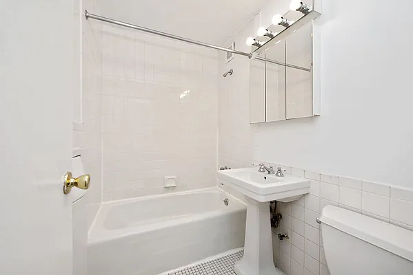 Rented by Keller Williams NYC | media 16